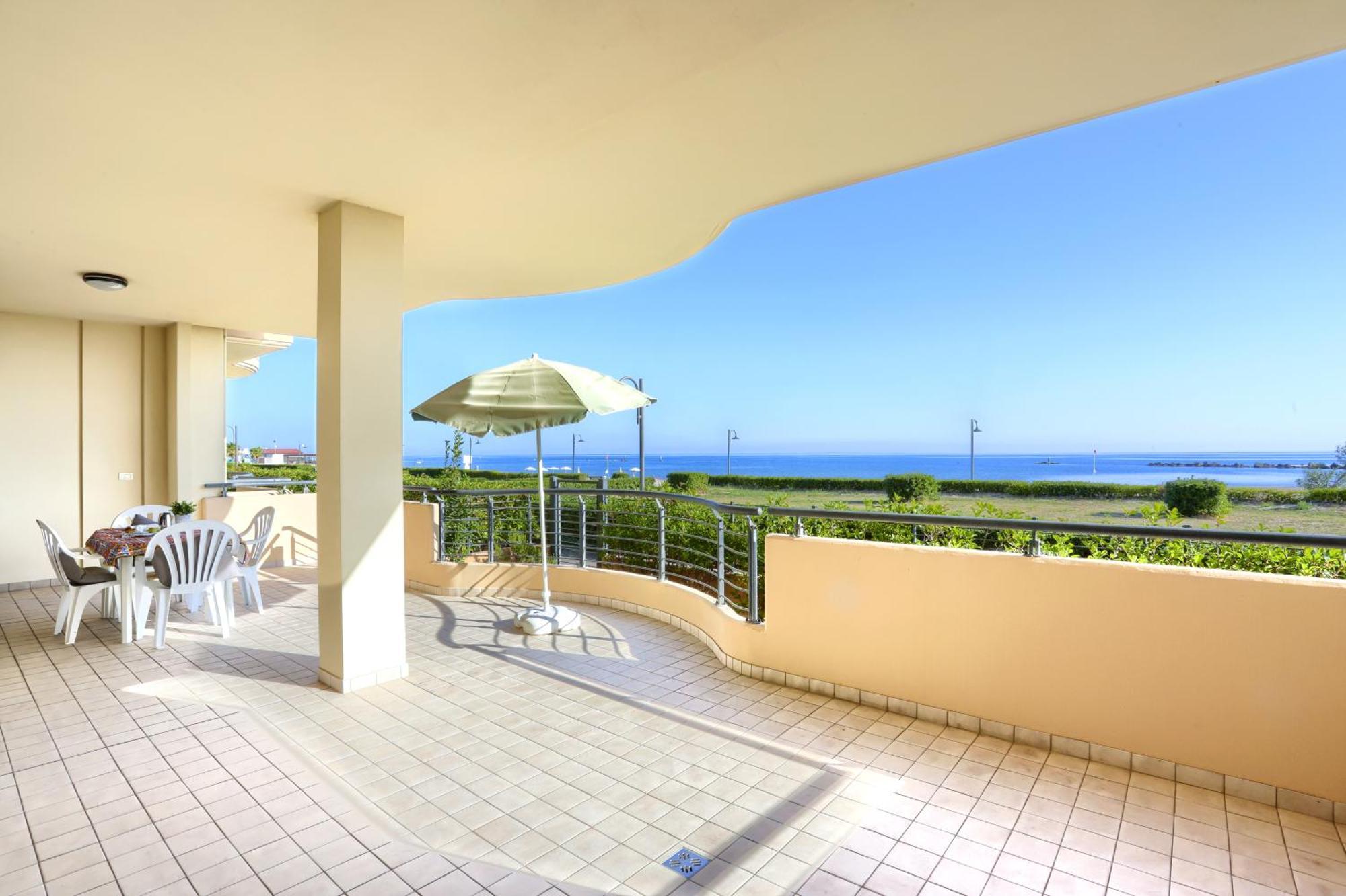 Mazzarosa Residence Roseto Degli Abruzzi Exterior photo