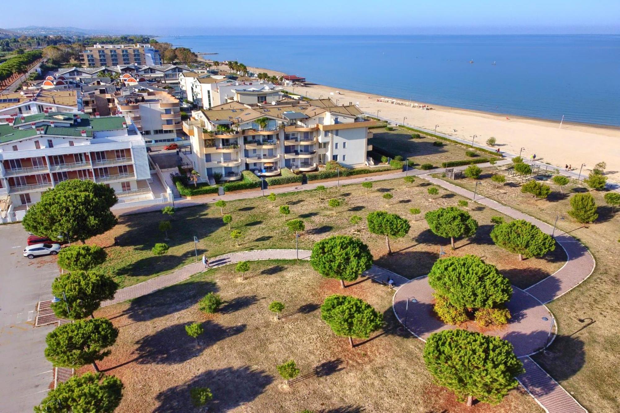 Mazzarosa Residence Roseto Degli Abruzzi Exterior photo